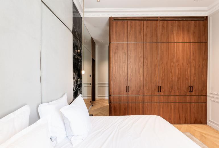 Par040 - Appartement Haussmannien à louer à Paris