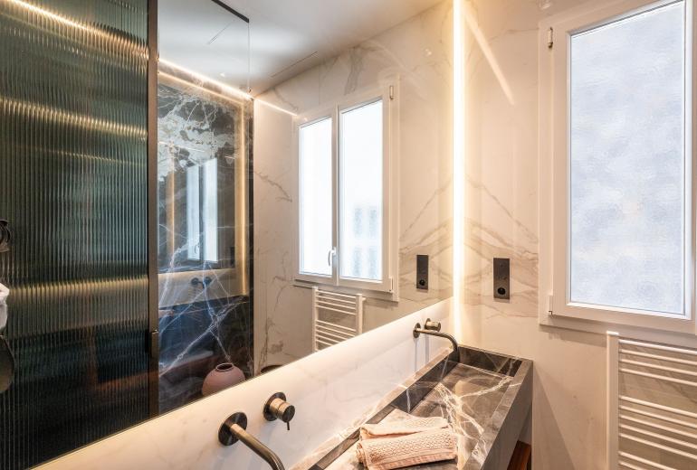Par040 - Appartement Haussmannien à louer à Paris