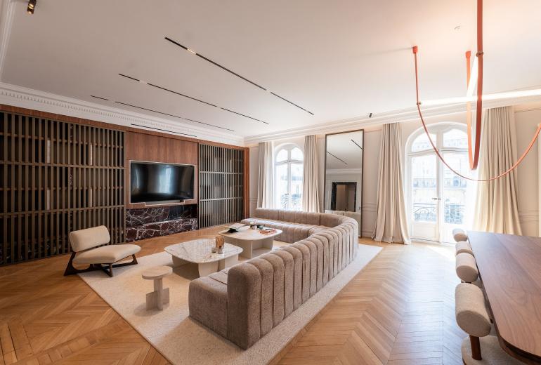 Par040 - Appartement Haussmannien à louer à Paris