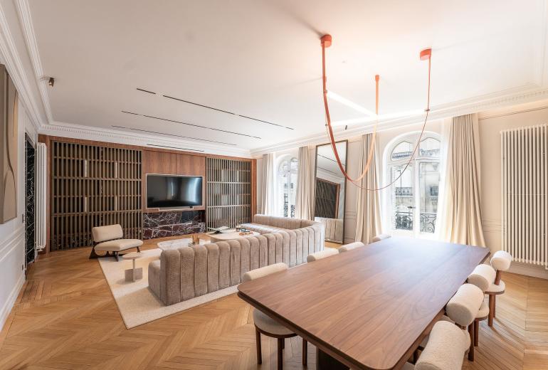 Par040 - Appartement Haussmannien à louer à Paris
