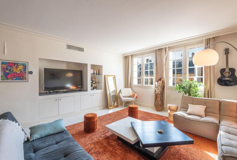 Par162 - Pied-à-terre dans le Triangle d’Or
