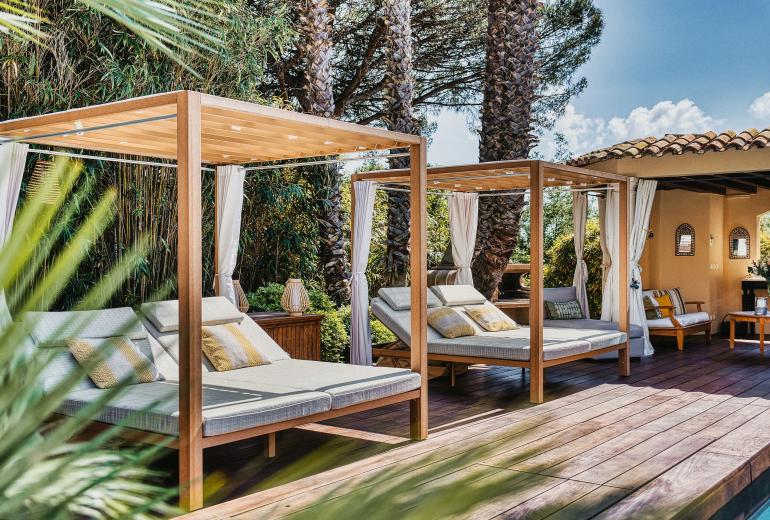 Azu051 - Elegant Provençal Estate with Sea View