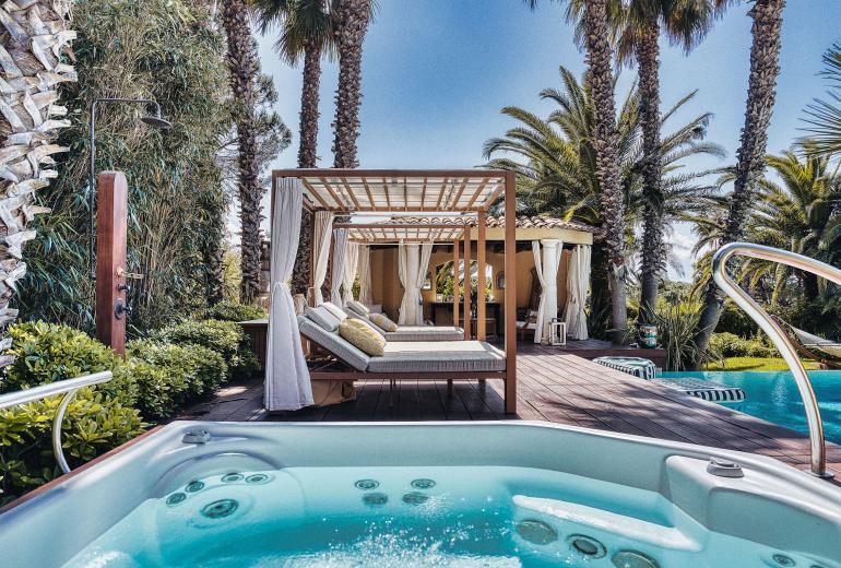 Azu051 - Elegant Provençal Estate with Sea View