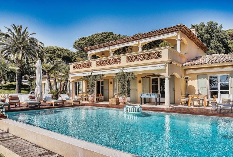 Azu051 - Elegant Provençal Estate with Sea View