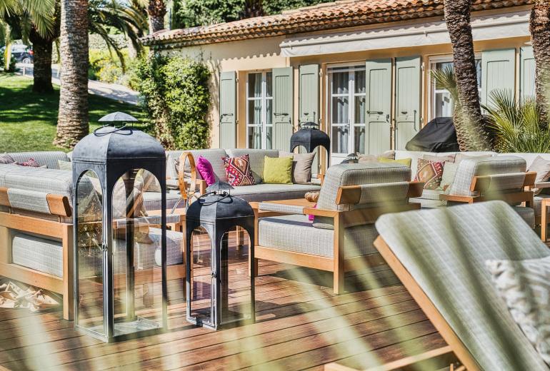 Azu051 - Elegant Provençal Estate with Sea View