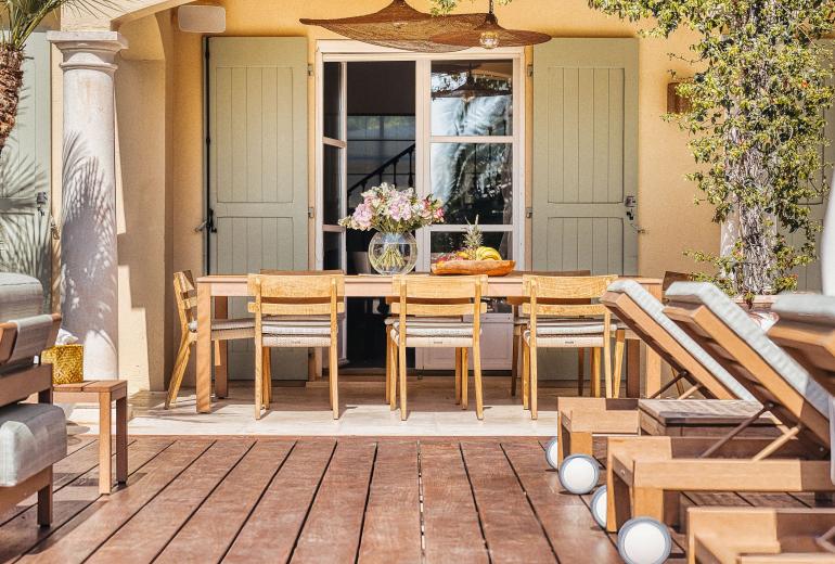 Azu051 - Elegant Provençal Estate with Sea View