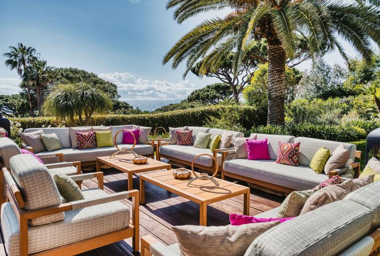 Azu051 - Elegant Provençal Estate with Sea View