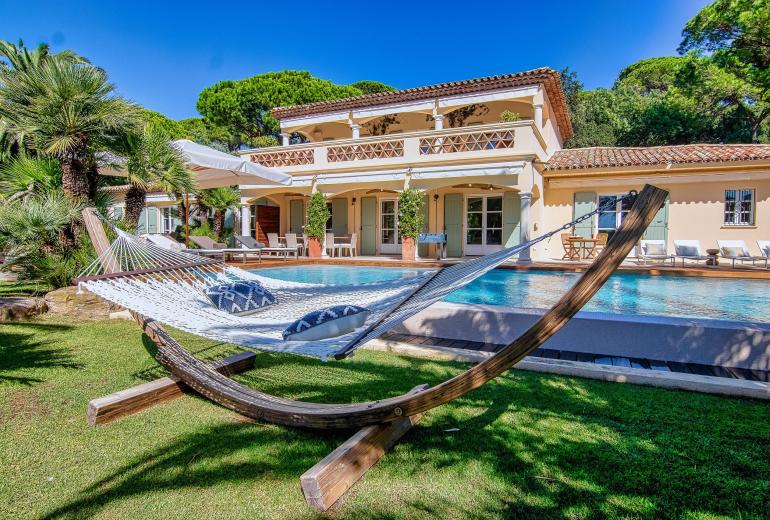 Azu051 - Elegant Provençal Estate with Sea View