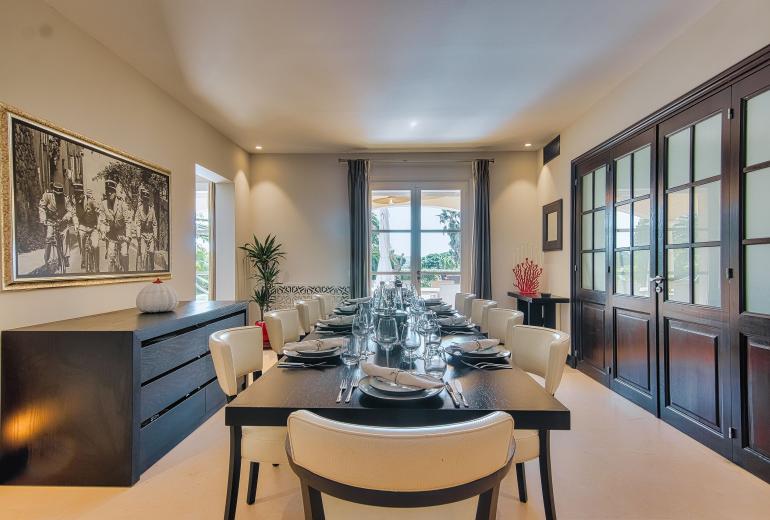Azu051 - Elegant Provençal Estate with Sea View
