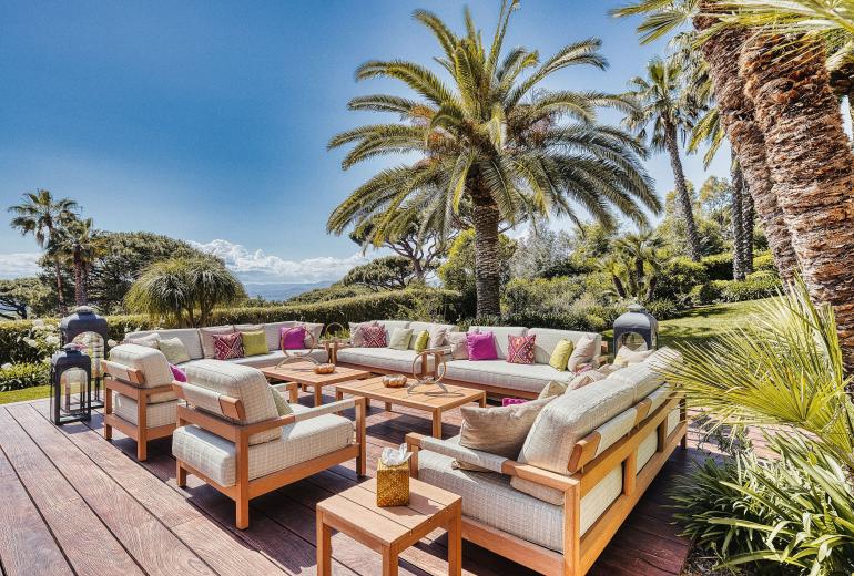 Azu051 - Elegant Provençal Estate with Sea View