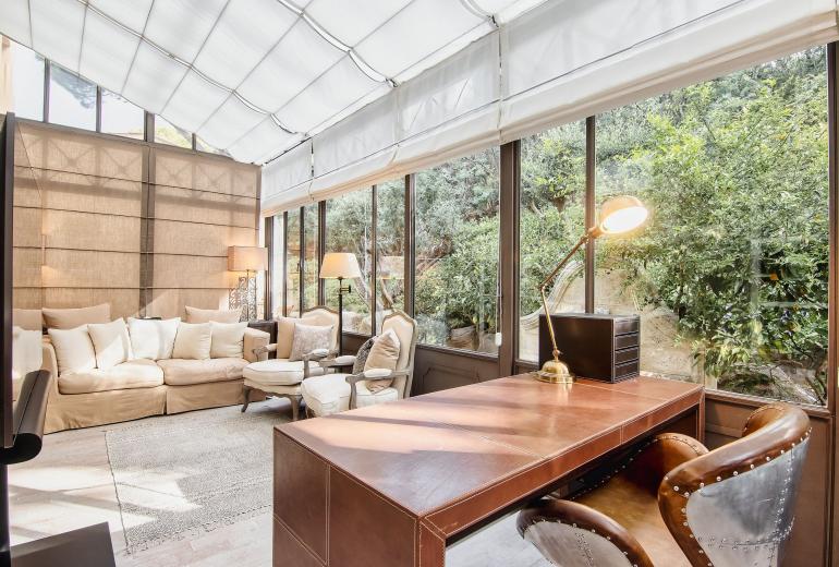 Azu051 - Elegant Provençal Estate with Sea View
