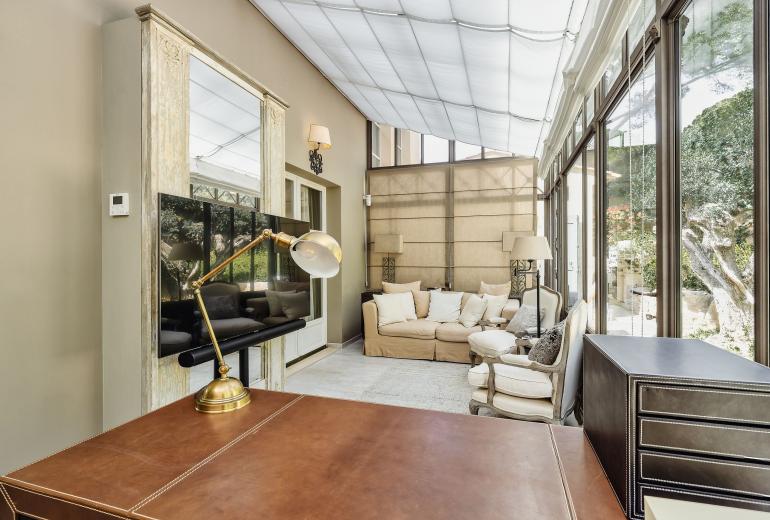 Azu051 - Elegant Provençal Estate with Sea View