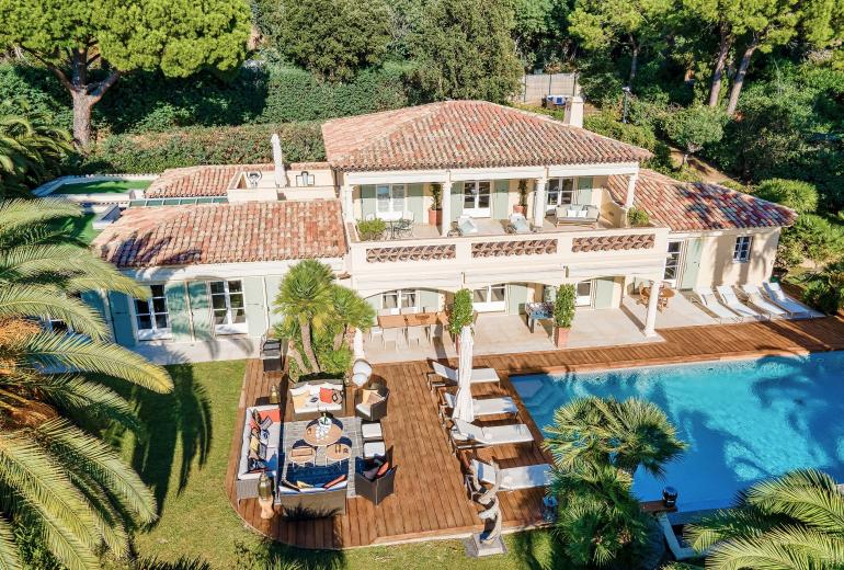 Azu051 - Elegant Provençal Estate with Sea View