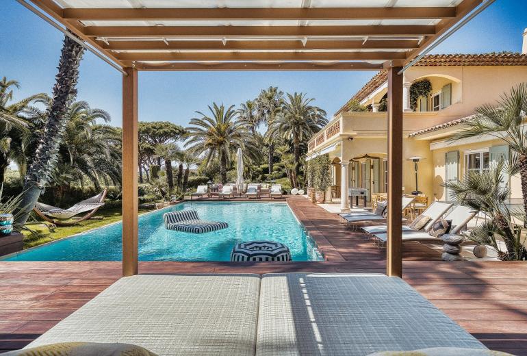 Azu051 - Elegant Provençal Estate with Sea View