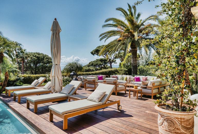 Azu051 - Elegant Provençal Estate with Sea View
