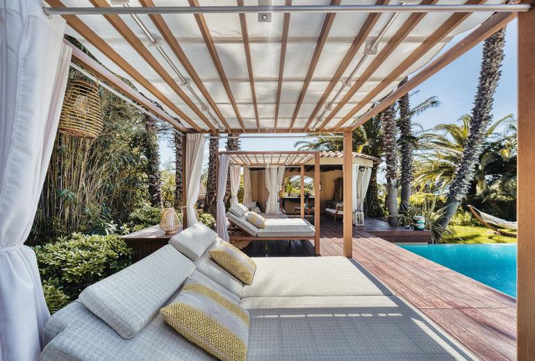 Azu051 - Elegant Provençal Estate with Sea View