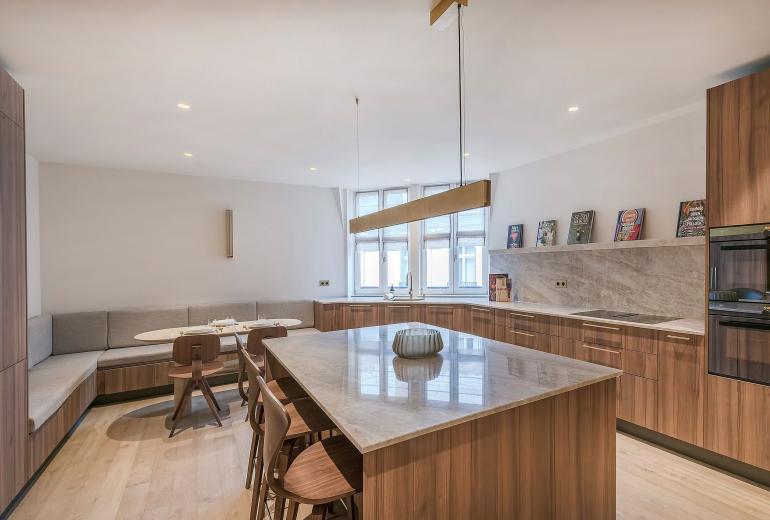 Par291 - Amazing 5 bedroom duplex in Triangle d'Or