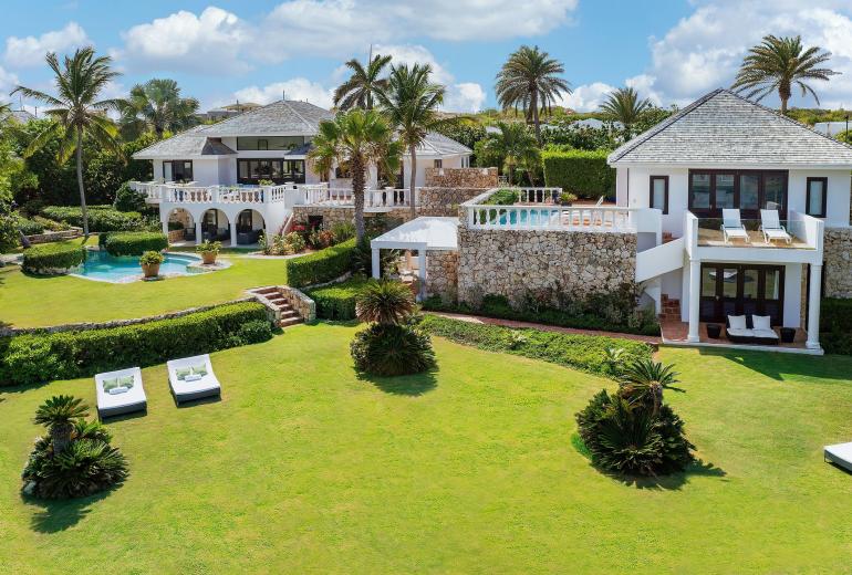 Aia004 – Elegant seafront villa in Little Harbour in Anguilla