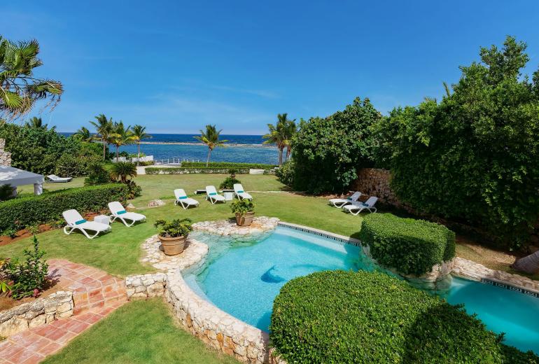 Aia004 – Elegant seafront villa in Little Harbour in Anguilla