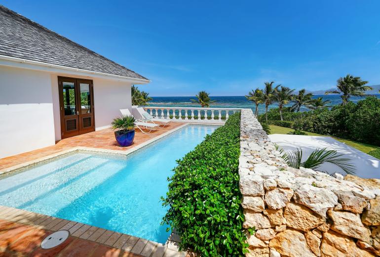 Aia004 – Elegant seafront villa in Little Harbour in Anguilla