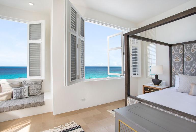 Aia009 – Villa moderna frente al mar en Long Bay Beach