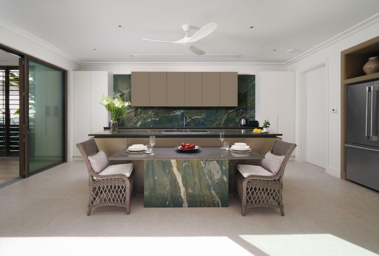 Brb006 – Elegant beachfront Villa in St. James