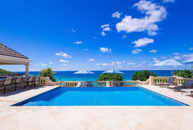Aia013 – Villa moderne en bord de mer à Limestone Bay