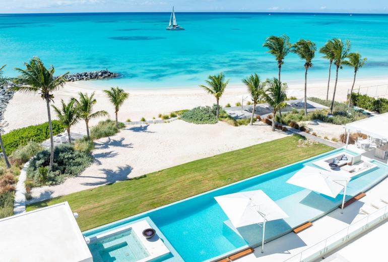 Tci003 – Moderna villa frente al mar en Grace Bay