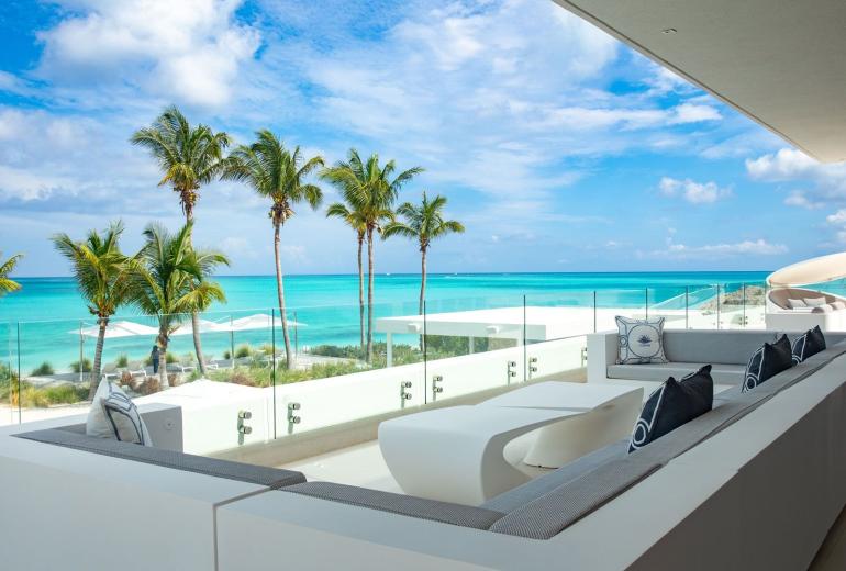 Tci003 – Moderna villa frente al mar en Grace Bay
