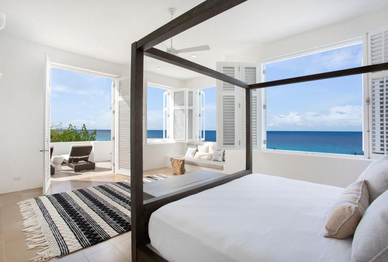 Aia010 – Villa moderna à beira-mar em Long Bay Beach