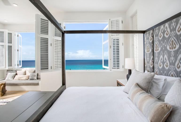 Aia010 – Villa moderna frente al mar en Long Bay Beach