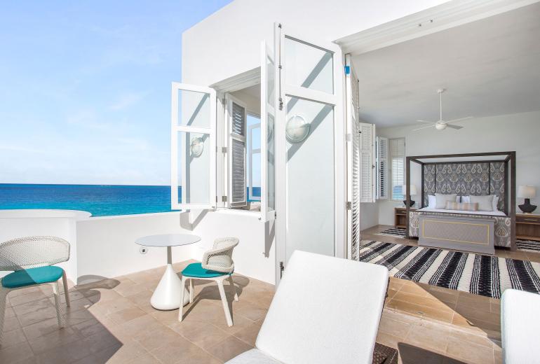 Aia010 – Villa moderna à beira-mar em Long Bay Beach