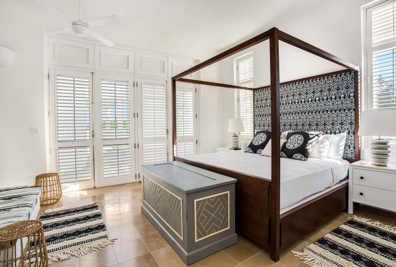 Aia010 – Villa moderna frente al mar en Long Bay Beach