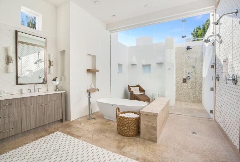 Aia010 – Villa moderna frente al mar en Long Bay Beach