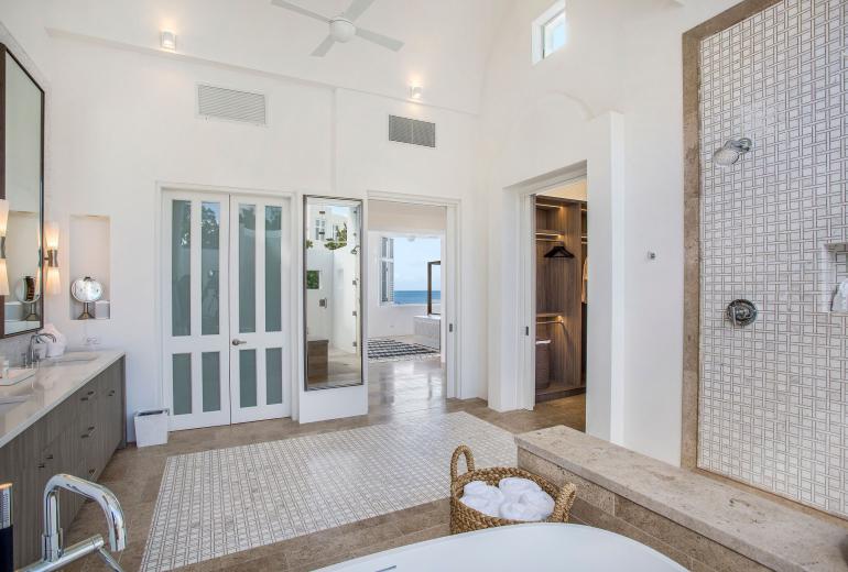 Aia014 – Elegant luxury villa near Long Bay