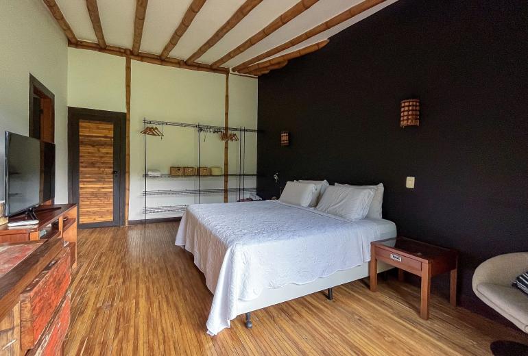 Ang054 - A Tropical Sanctuary in Porto Frade