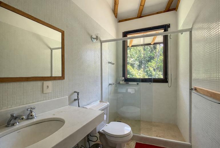 Ang054 - A Tropical Sanctuary in Porto Frade