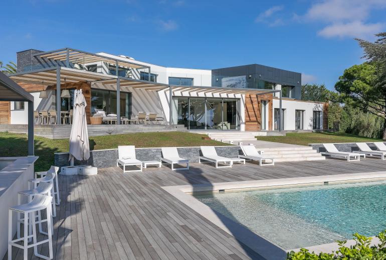 Azu053 - Exceptional Contemporary Villa