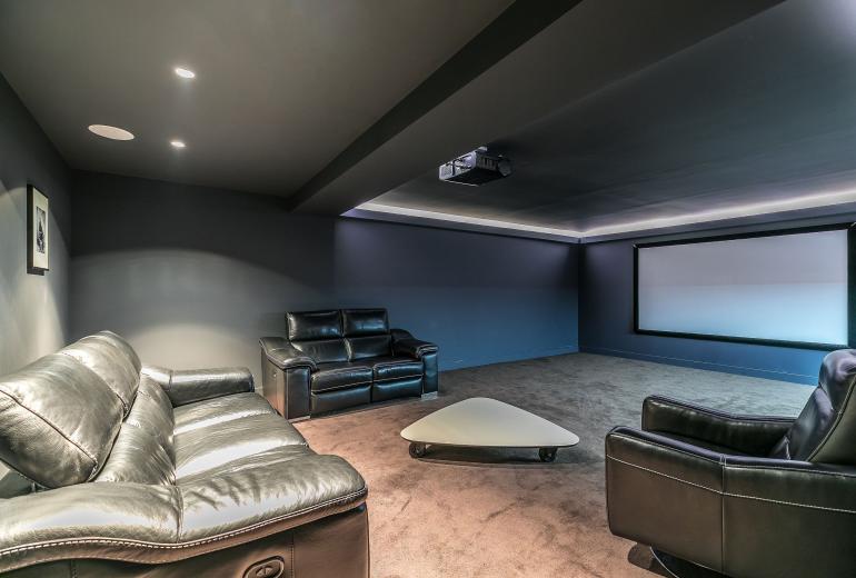Azu053 - Exceptional Contemporary Villa