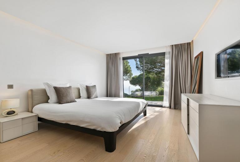 Azu053 - Exceptional Contemporary Villa