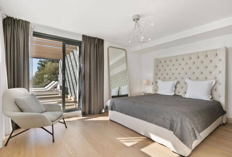Azu053 - Exceptional Contemporary Villa