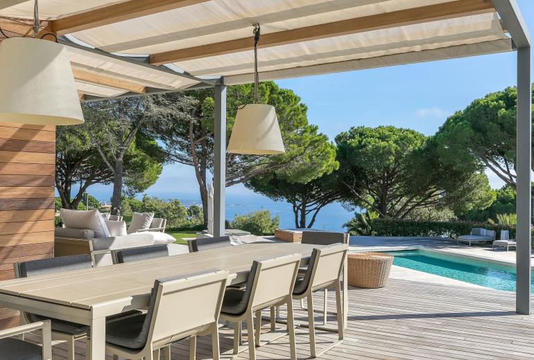 Azu053 - Exceptional Contemporary Villa
