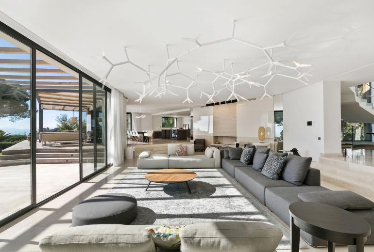 Azu053 - Exceptional Contemporary Villa