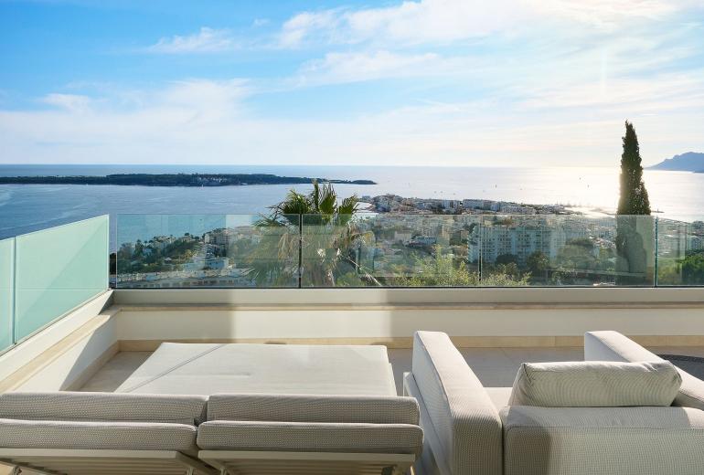 Azu090 – Contemporary sea view villa in Cannes