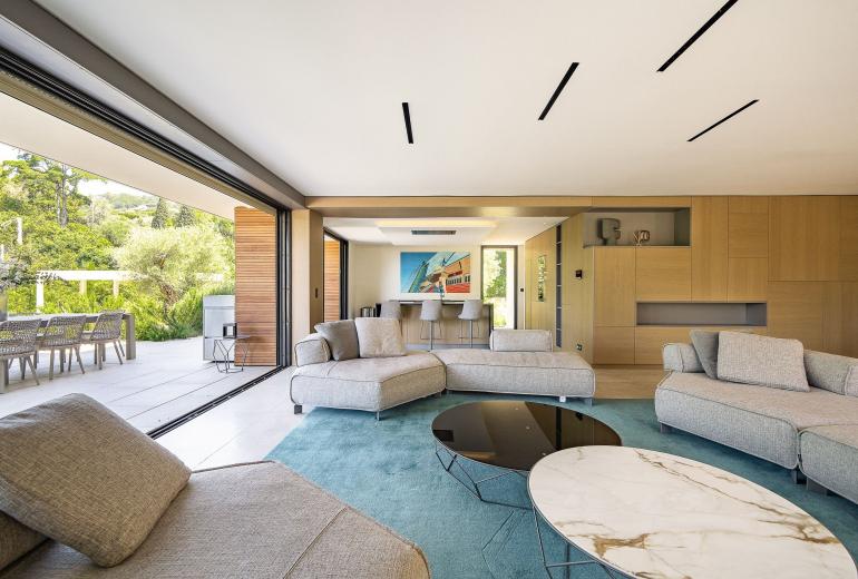 Azu128 – Elegant garden villa with pool in Cannes