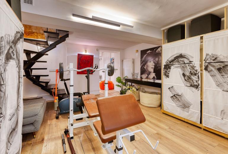 Par056 - Mansion-Style Apartment by Parc Monceau