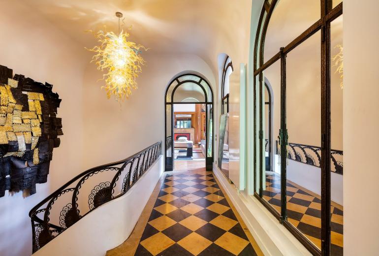 Par056 - Mansion-Style Apartment by Parc Monceau