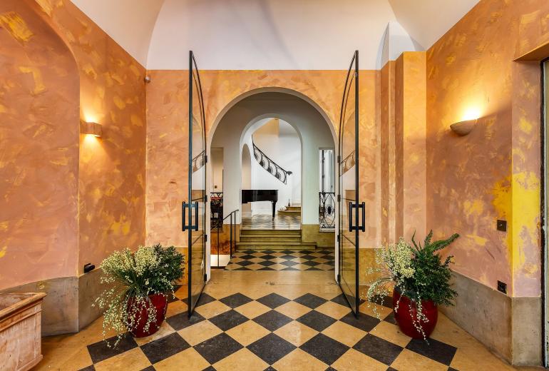 Par056 - Mansion-Style Apartment by Parc Monceau
