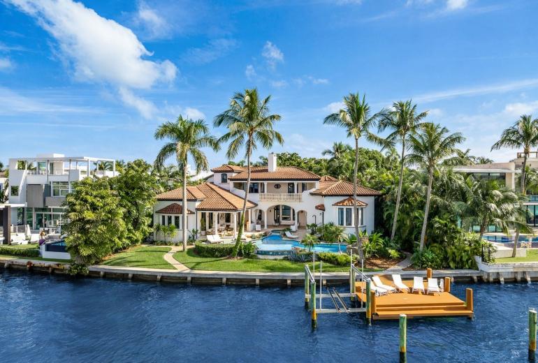 Mia002 - Luxury 5-Bedroom Home in Miami