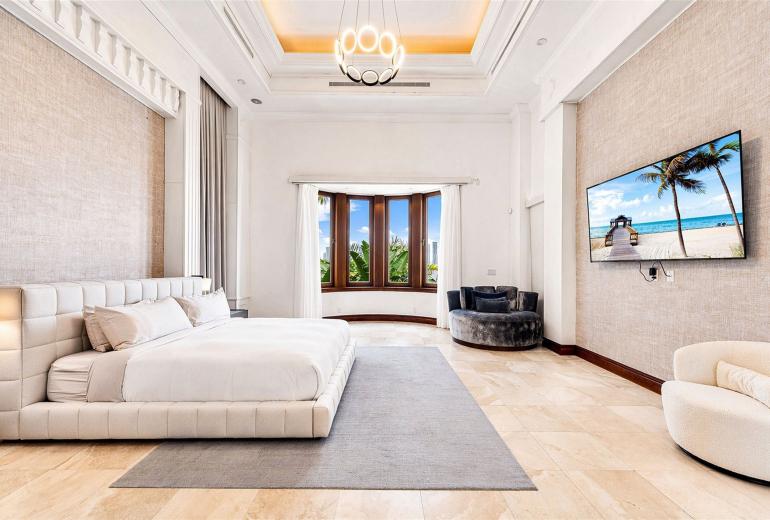 Mia002 - Luxury 5-Bedroom Home in Miami